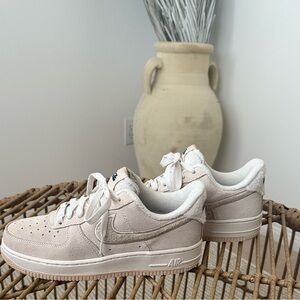 Nike Air Force 1 Low SE Sanddrift gum fleece 6.5